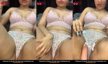 Çıplak dildo kullanırken yakaladığımda domaltıp siktim