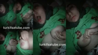 Arşivden Kudurmuş Köylü Kızı Mastürbasyon Deodorant şişesi sokuyor Part 2